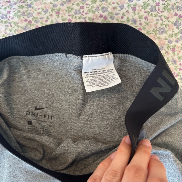 EUC - Nike Grey Spandex - Picture 2 of 4